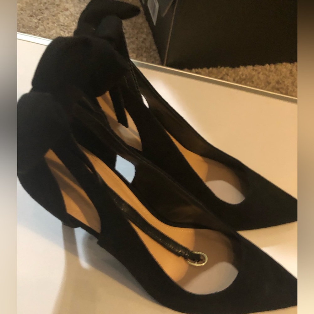 Sassy little black heels with a bow! Size 10